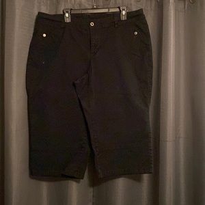 #10 lane Bryant black Capri NOT denim